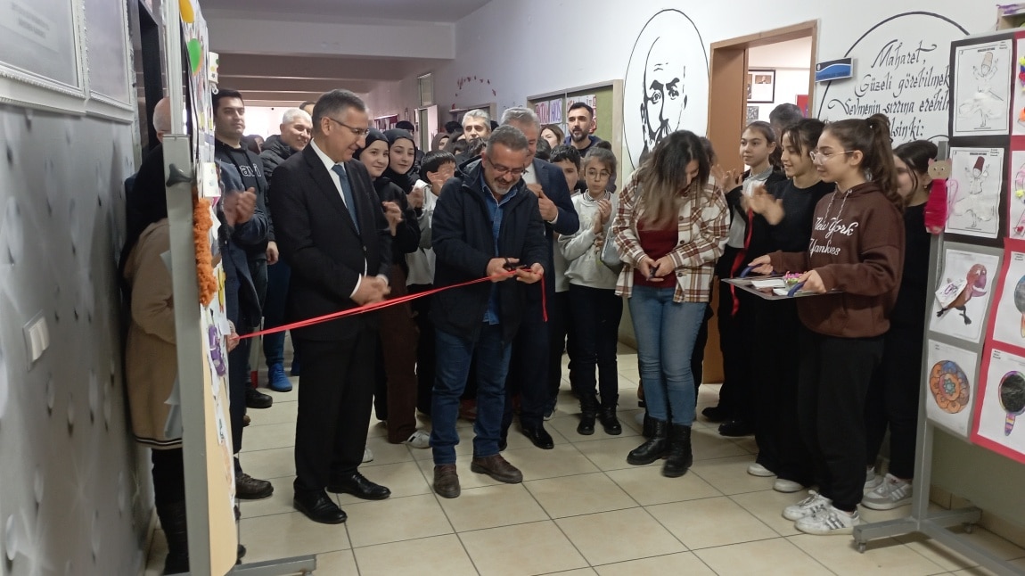 Dönem Sonu Faaliyetleri Kapsamında Görsel Sanatlar Sergimiz Açıldı